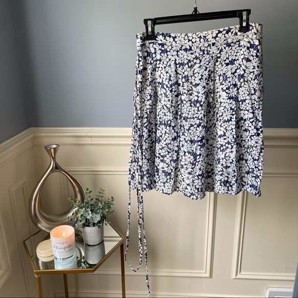 Burberry Silk Pleated Skirt Size US 6/M - Picture 2 of 11